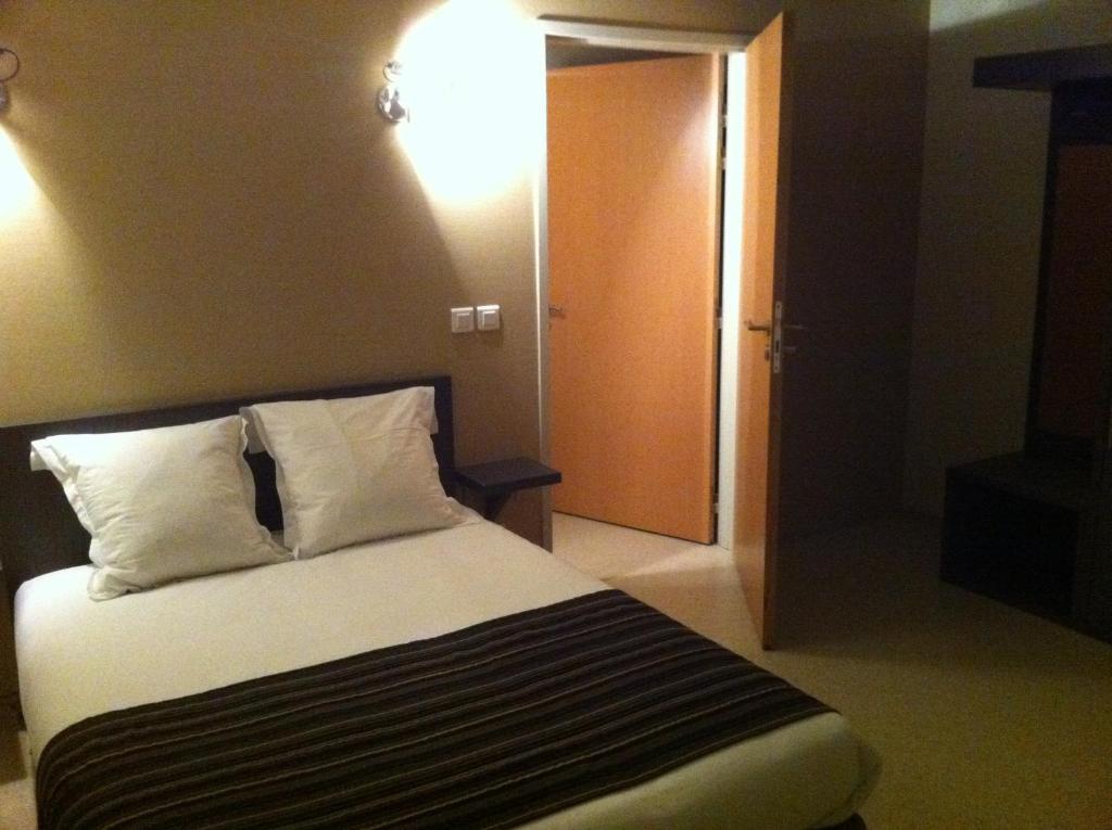 Fasthotel Le Rale Des Genets - Un Hotel Fh Collection Dun-sur-Meuse ห้อง รูปภาพ